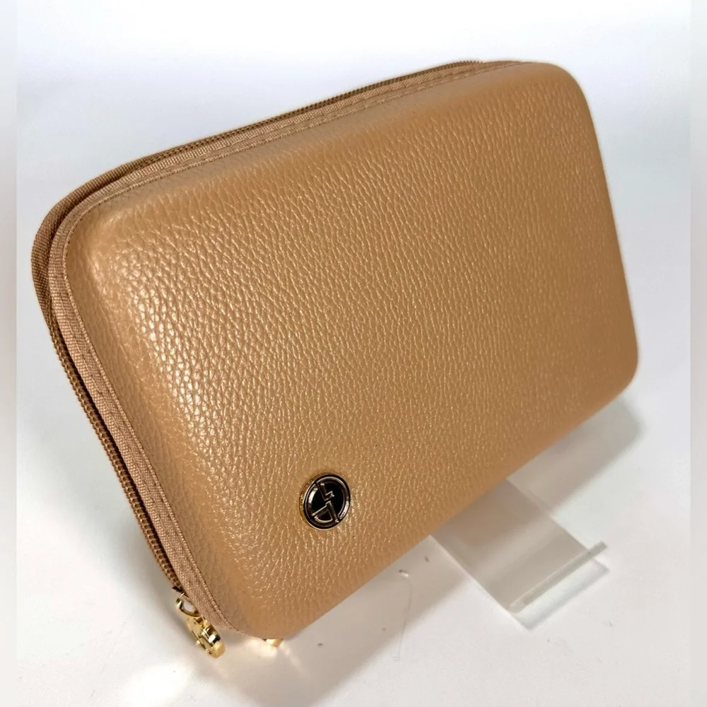 Giorgio Armani Cosmetic/amenity/toiletries Bag